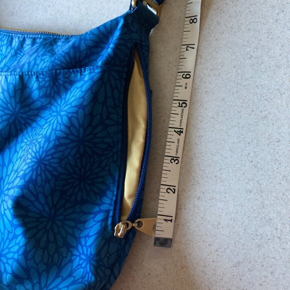 Baggallini Crossbody w/Side Zip Pockets to hold Large Phones or Conceal & Carry - Picture 12 of 16